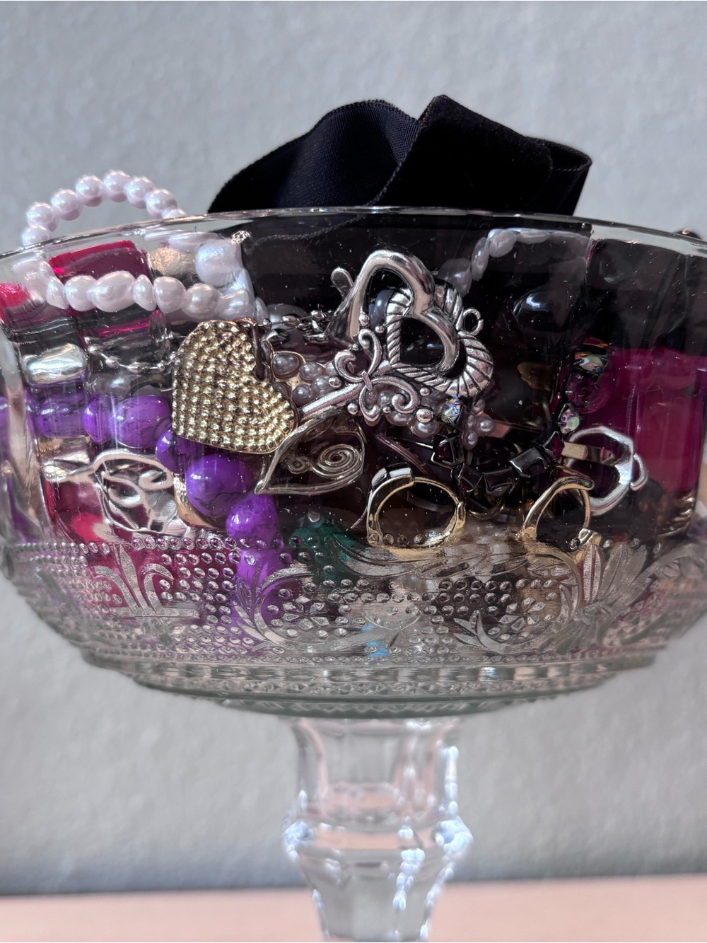 Alice in Wonderland Themed Mystery Jewelry Jar - Picture 3 of 14
